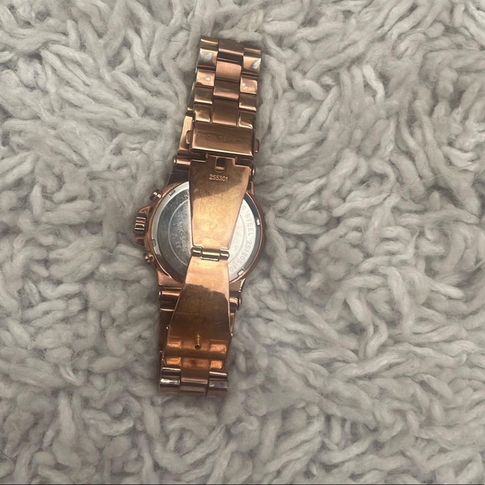 Michael Kors Rose Gold Watch - Picture 2 of 3